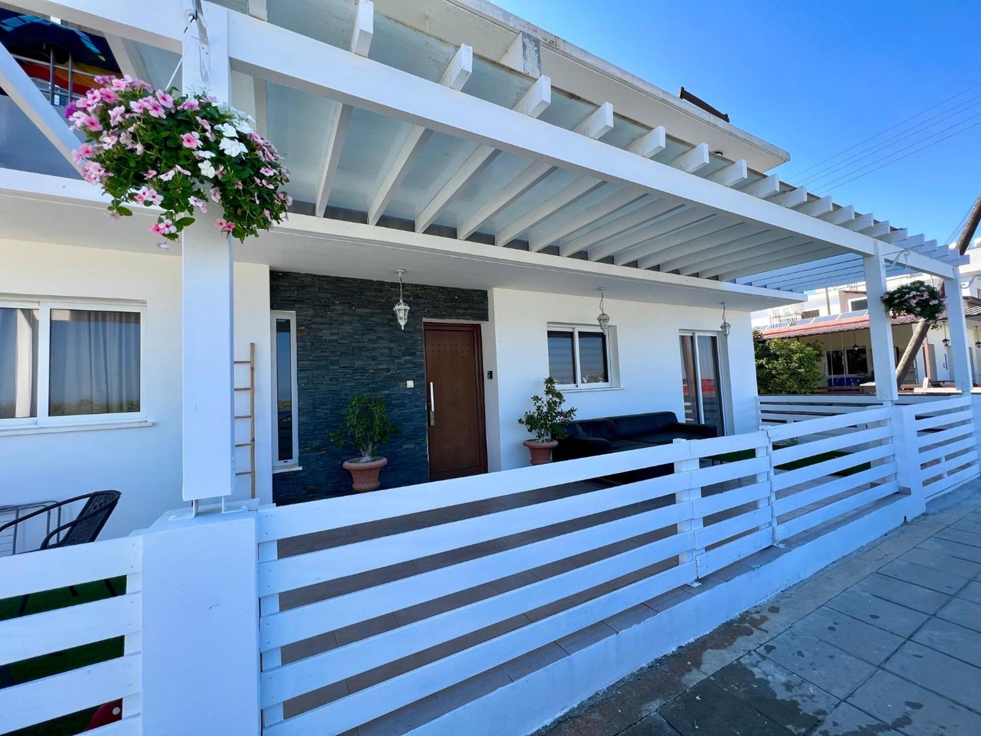 Fat Cow Apartments Larnaca Zewnętrze zdjęcie